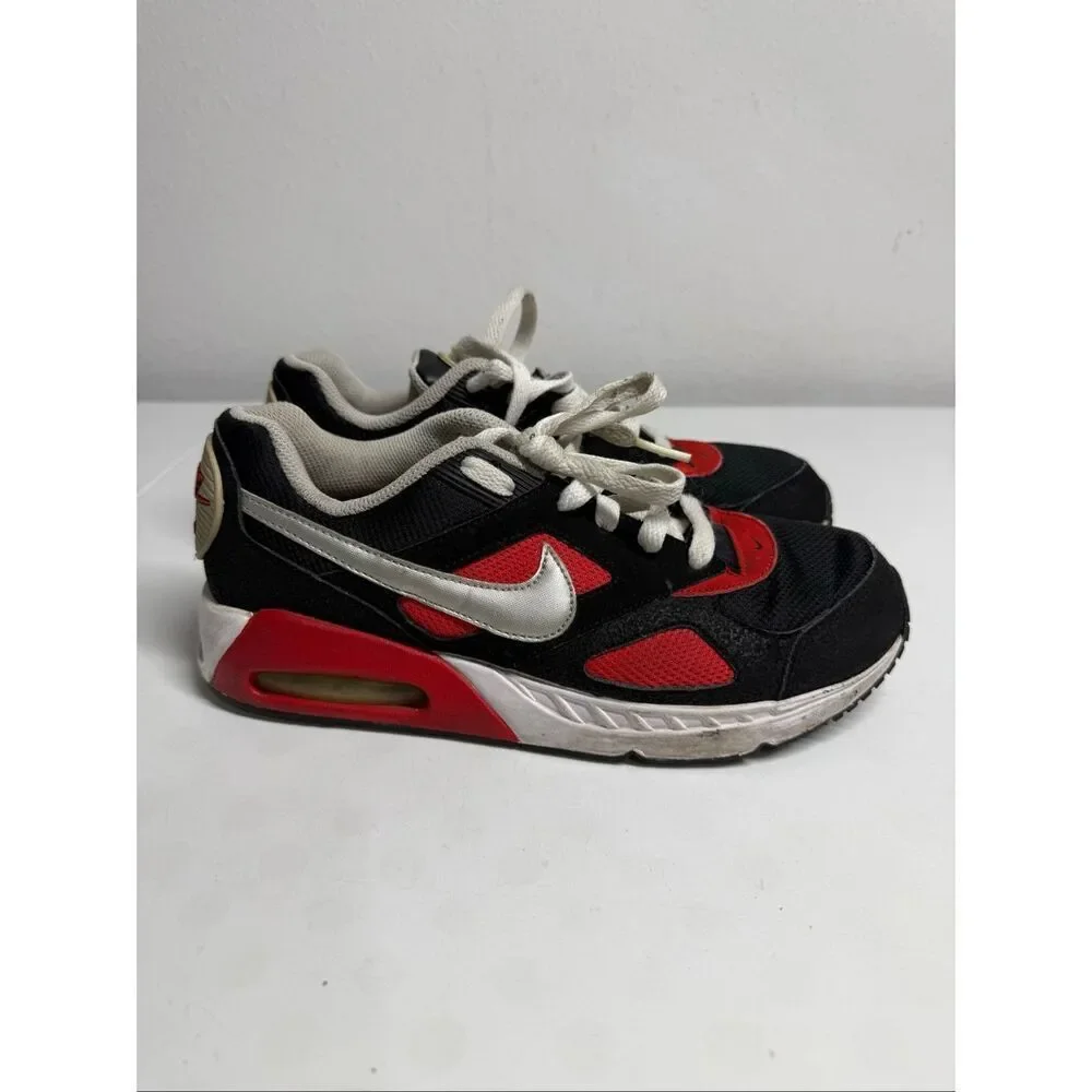 Nike Air Max IVO Sneakers Crimson Black Infrared Youth Kids Size 6,5 579995-001